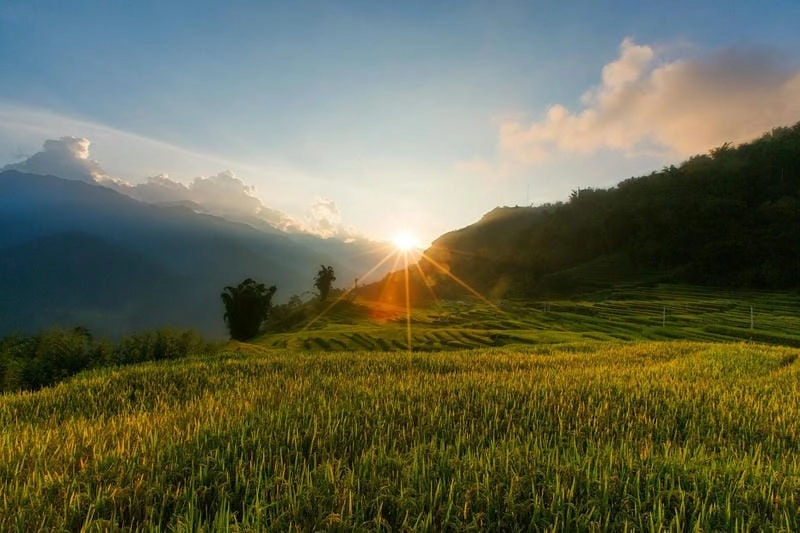 Ánh chiều tà buông nhẹ trên hoàng hôn Hòa Bình dịu dàng