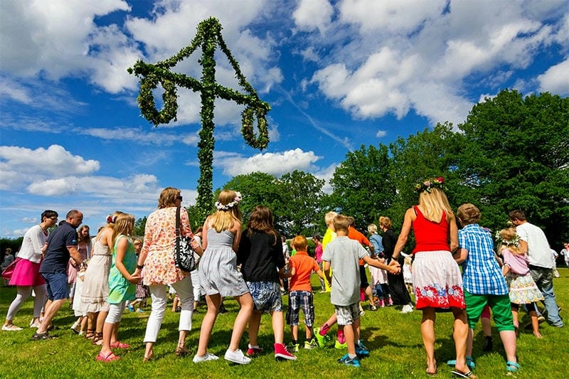 Ảnh Midsummer Thụy Điển thật lãng mạn