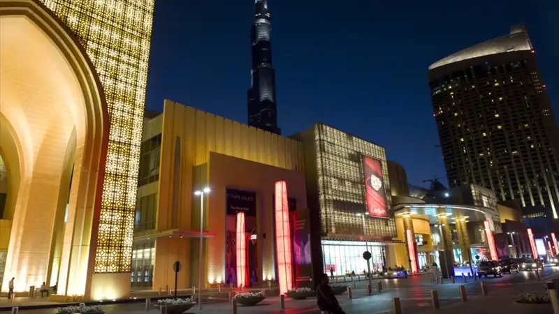 Ảnh mua sắm ở Dubai Mall khắc họa không khí nhộn nhịp