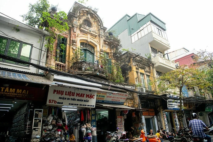 Ánh sáng đèn lồng phố cổ lung linh rực rỡ trong đêm Hà Nội