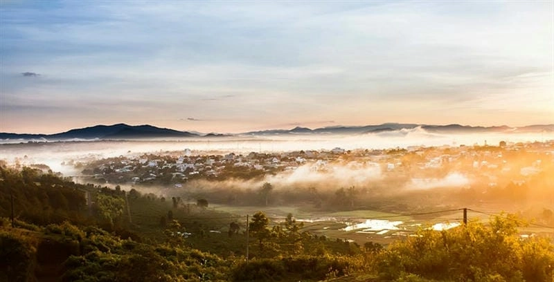 Ảnh sương mù Pleiku huyền ảo cuốn hút mọi ánh nhìn