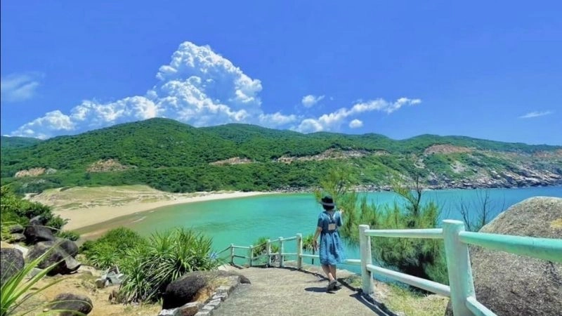 Bãi biển đẹp Phú Yên làm say lòng du khách