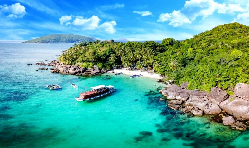 Bạn có thể đến di chuyển đến Phú Quốc bằng máy bay hoặc tàu cao tốc