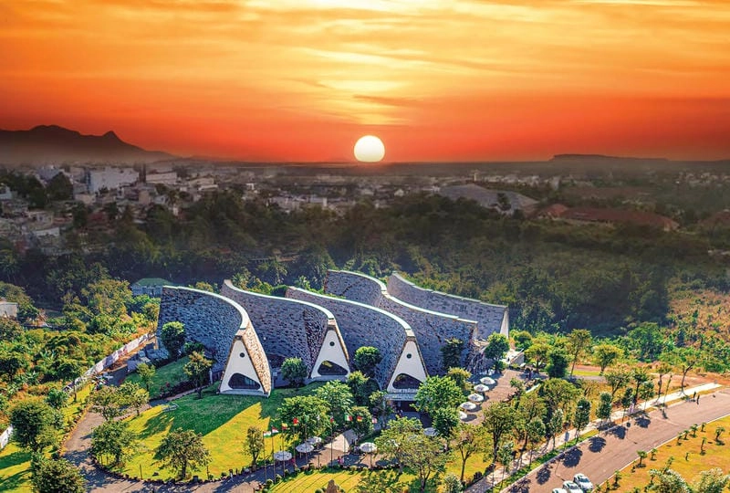 Bảo tàng cà phê thế giới lung linh trong ánh hoàng hôn