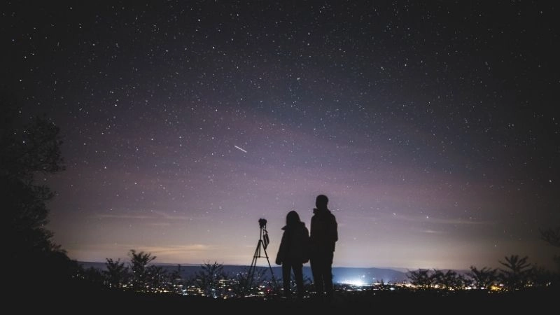 Bầu trời đêm và vẻ đẹp vũ trụ