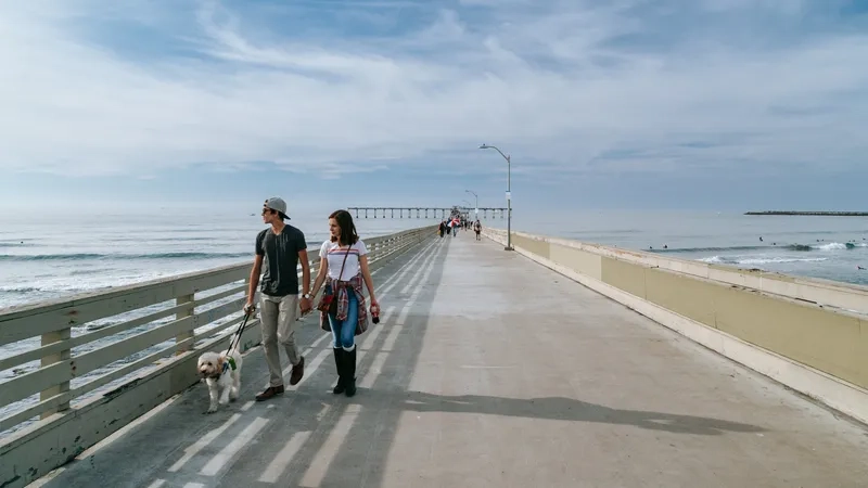 Bầu trời San Diego xanh thẳm như viên ngọc quý