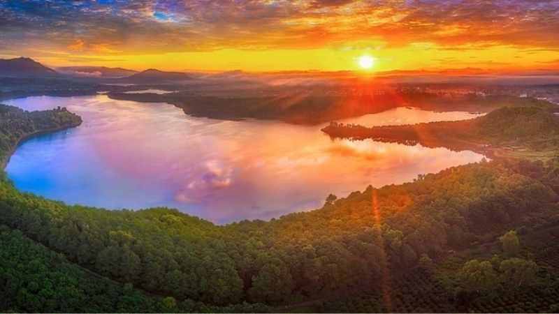 Biển Hồ Gia Lai ảnh lưu giữ vẻ đẹp thơ mộng