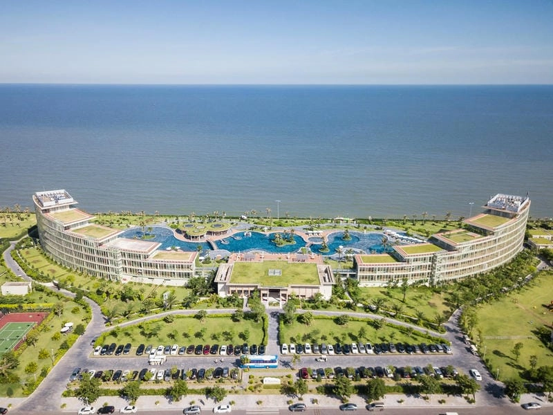 Biển Thanh Hóa rực rỡ dưới ánh hoàng hôn