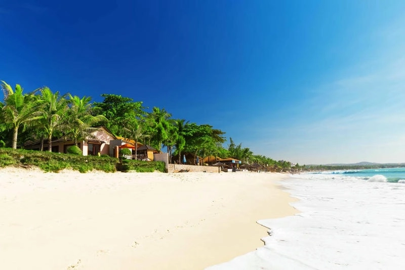 Biển xanh biếc trong cảnh biển Phan Thiết