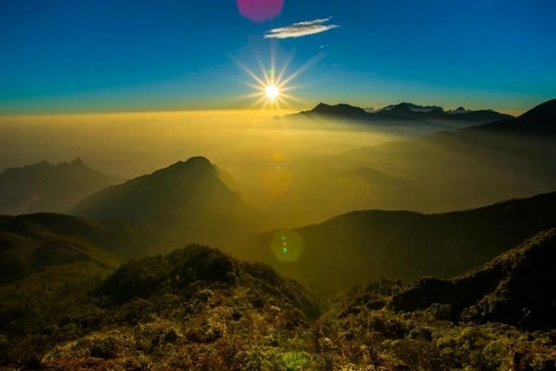 Bình minh sương mù ở đây như bức tranh sơn thủy sống động