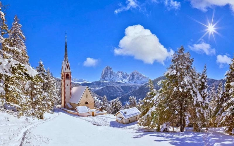 Bình minh tuyết rơi Hallstatt đẹp nao lòng
