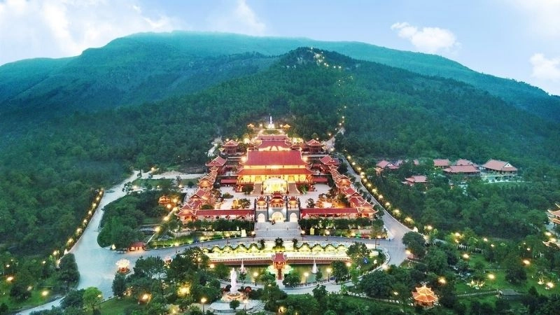 Cách di chuyển đến chùa Ba Vàng thuận tiện
