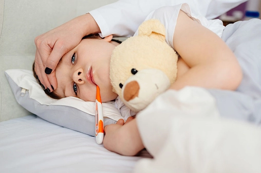 Cách hạ sốt nhanh cho trẻ an toàn và hiệu quả tại nhà