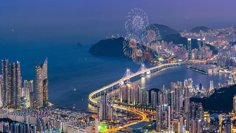 Cảnh đêm Busan lung linh và đầy quyến rũ