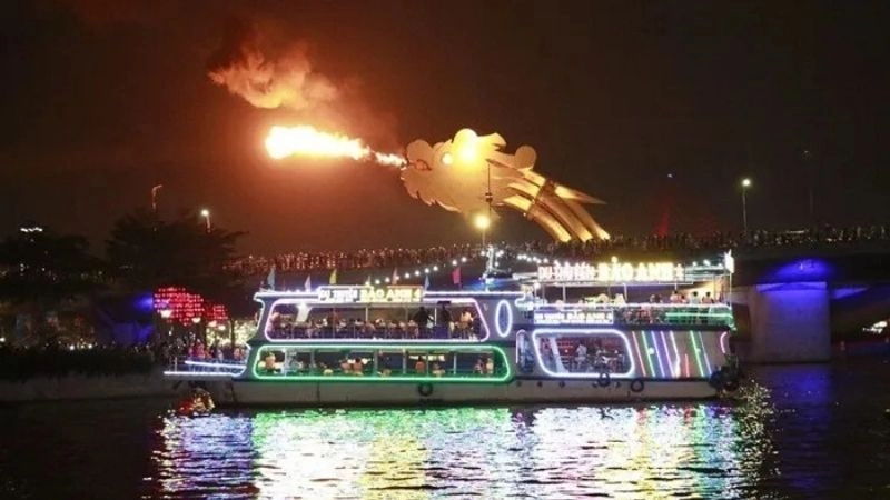 Cảnh đêm Cầu Rồng lung linh giữa lòng Đà Nẵng