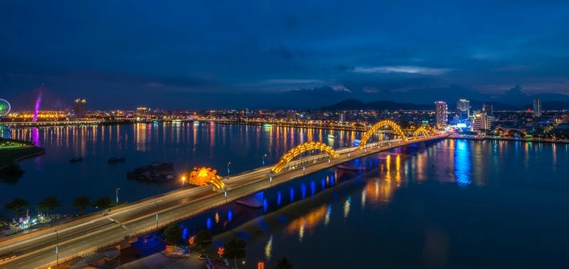 Cảnh đêm Đà Nẵng rực rỡ với ánh đèn thành phố