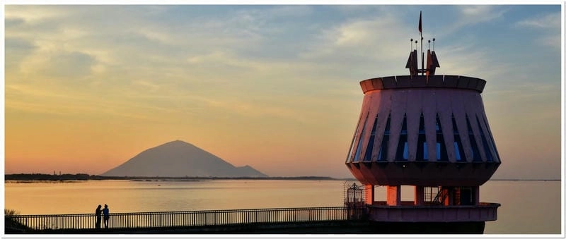 Cảnh hoàng hôn lãng mạn bên Hồ Dầu Tiếng Tây Ninh