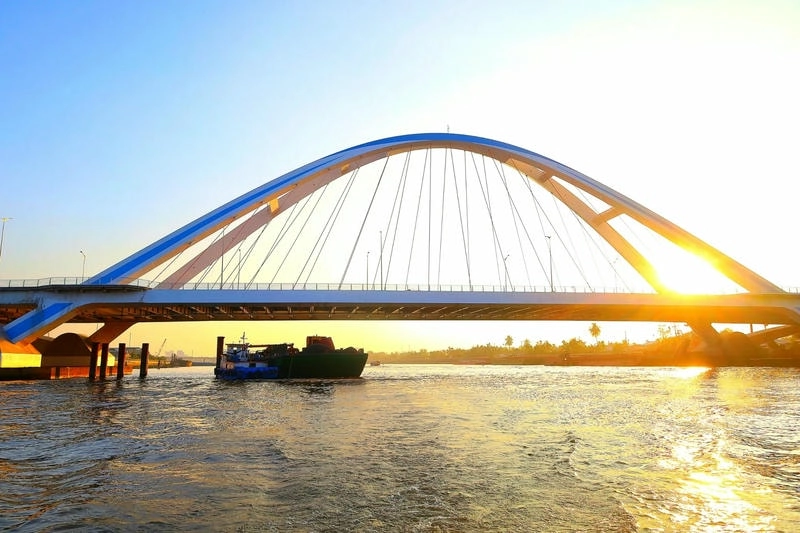 Cầu Cần Thơ lung linh trong ánh hoàng hôn