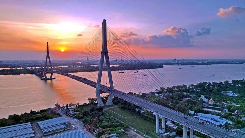 Cầu Cần Thơ rực rỡ ánh đèn về đêm miền Tây