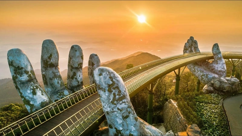 Cầu Vàng Đà Nẵng với thiết kế đôi bàn tay độc đáo