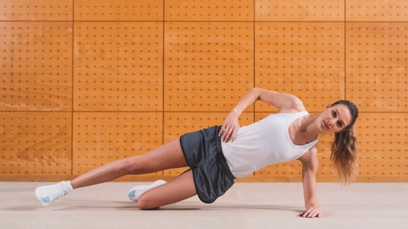 ChatGPT đã nói: Plank nghiêng giúp săn chắc cơ xiên và cải thiện thăng bằng