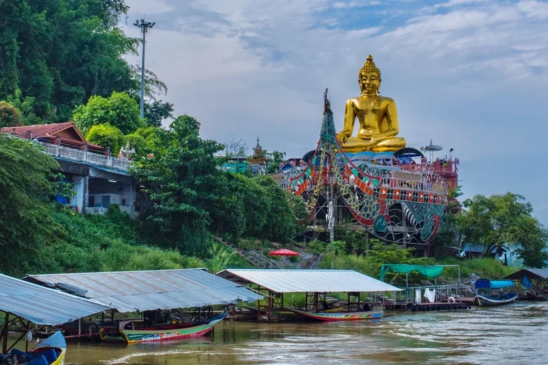 Chiang Rai tươi đẹp trong làn sương mờ