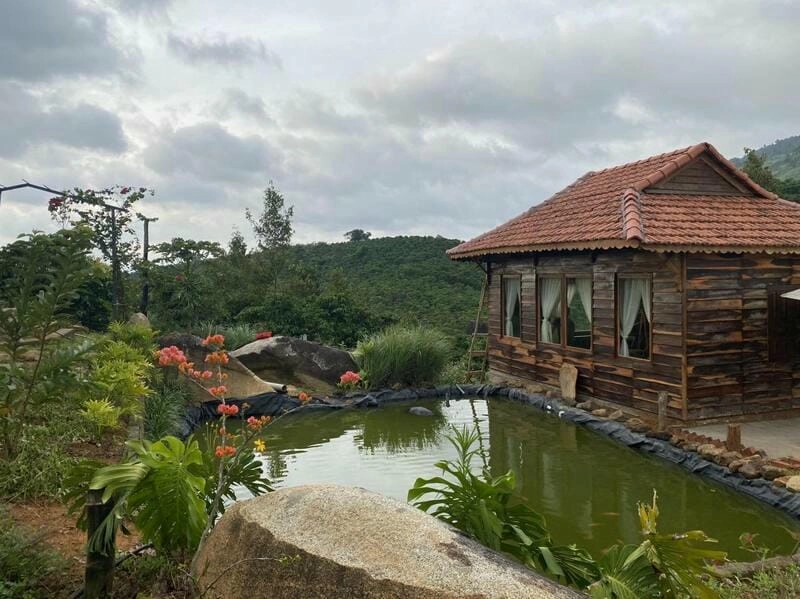 Chiêm ngưỡng hoàng hôn villa rực rỡ ở villa đồi chè Bảo Lộc