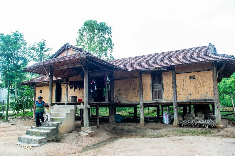 Chiêm ngưỡng Nhà sàn Ba Na Kon Tum mái lá truyền thống