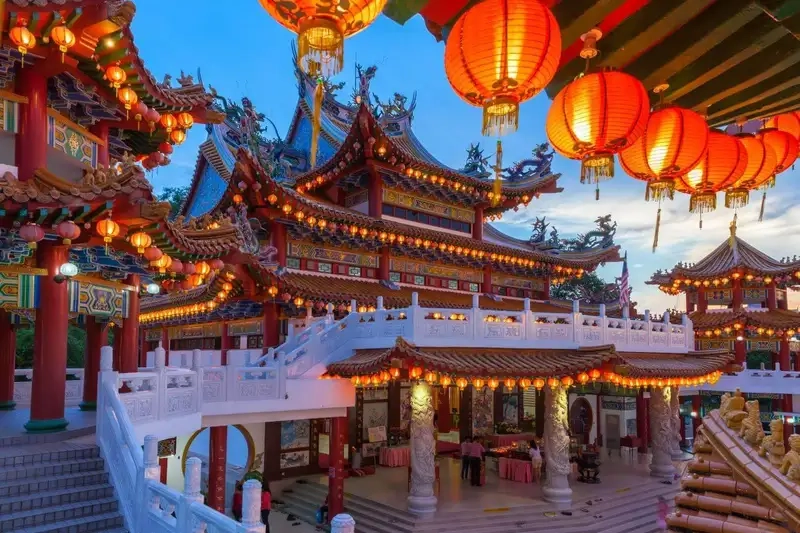 Chiêm ngưỡng Tháp Thiên Hậu cùng tượng Bà Thiên Hậu