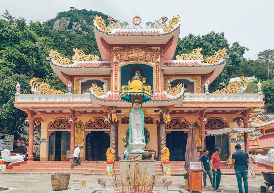 Chùa trên núi linh thiêng và cổ kính