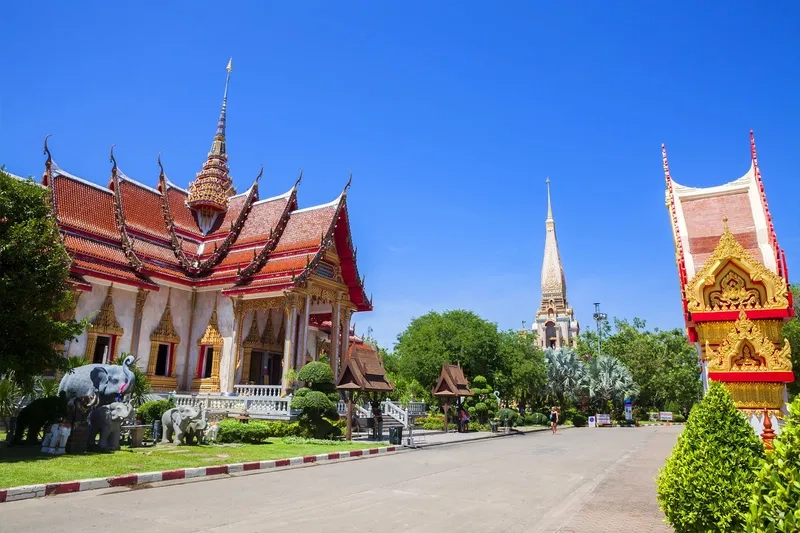 Chùa Wat Chalong là biểu tượng tâm linh nổi bật