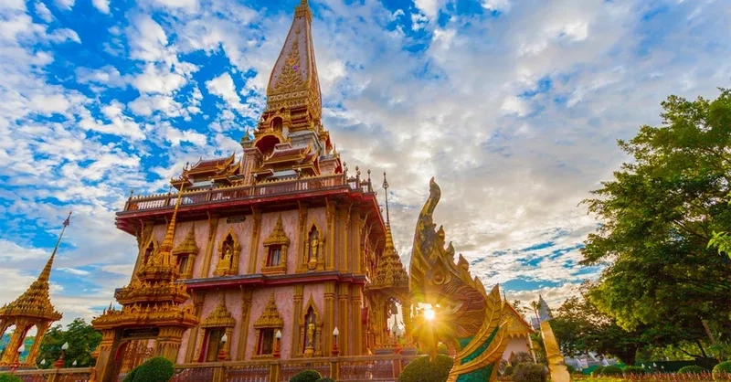 Chùa Wat Chalong là điểm đến không thể bỏ qua