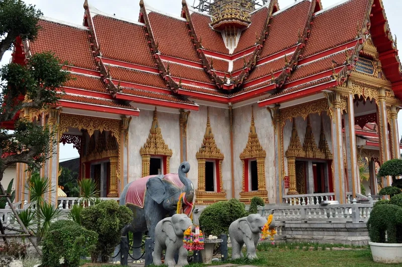 Chùa Wat Chalong mang vẻ đẹp linh thiêng cổ kính