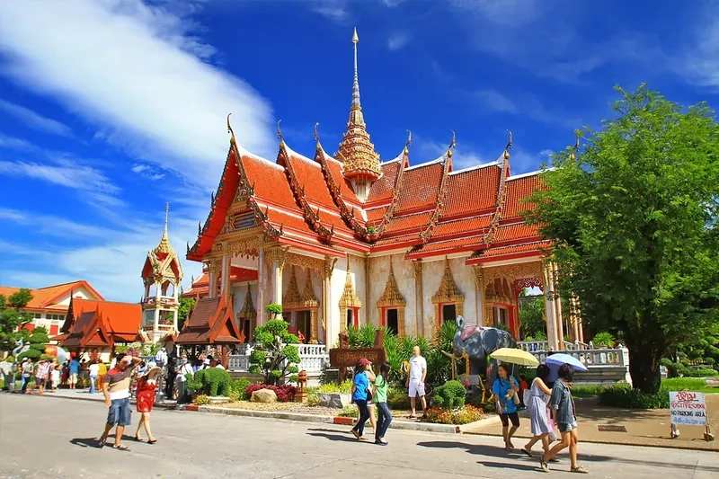Chùa Wat Chalong nổi bật giữa lòng Phuket