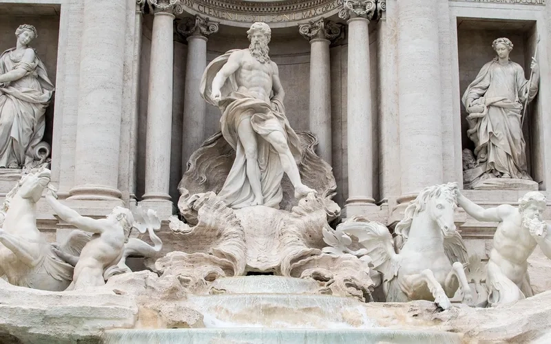 Đài phun nước Trevi là biểu tượng của thành Rome