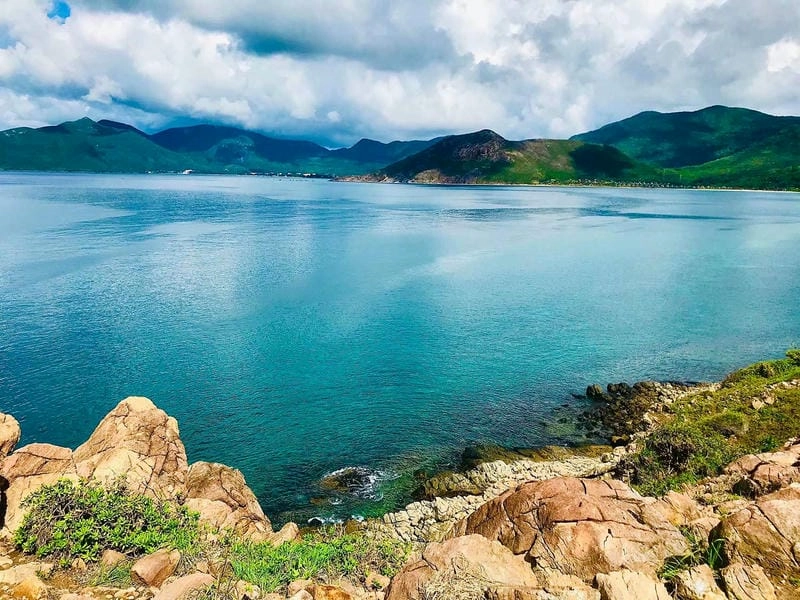 Đảo Côn Đảo thơ mộng với bãi biển trong xanh