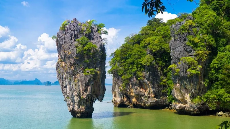Đảo James Bond với nước biển xanh ngọc quyến rũ