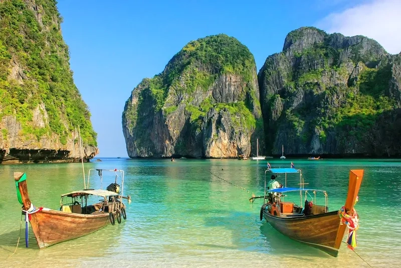 Đảo Koh Phi Phi hấp dẫn bởi bãi biển hoang sơ