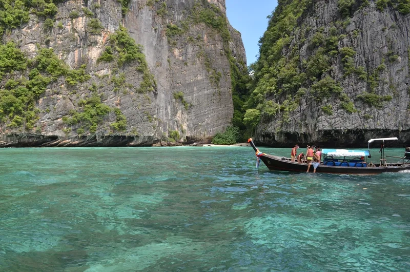 Đảo Koh Phi Phi nổi tiếng với vẻ đẹp kỳ vĩ