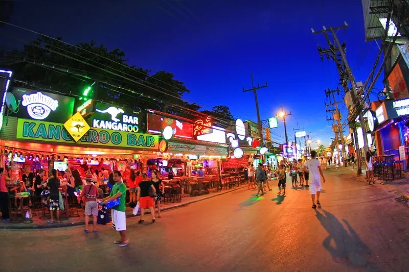 Dạo quanh phố đi bộ Phuket cảm nhận nhịp sống rộn ràng