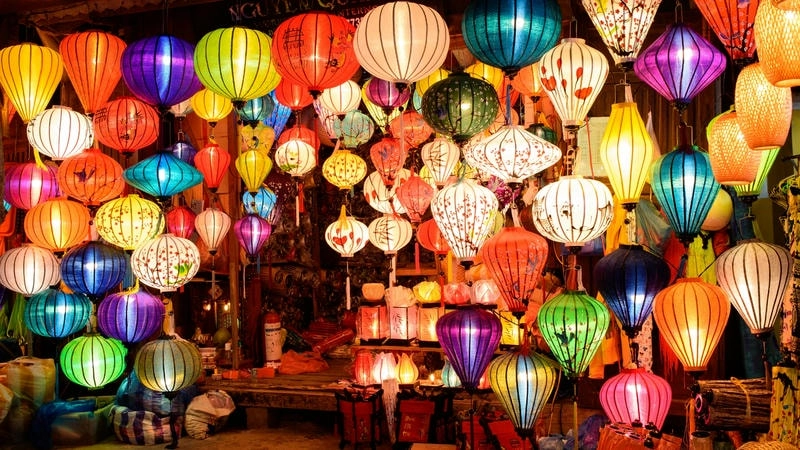 Đèn lồng thắp sáng lễ hội Hội An về đêm