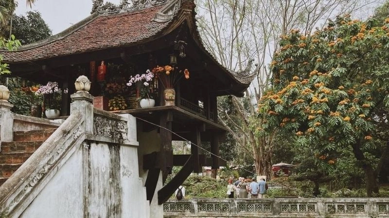 Đóa sen đá giữa trời chính là Chùa Một Cột