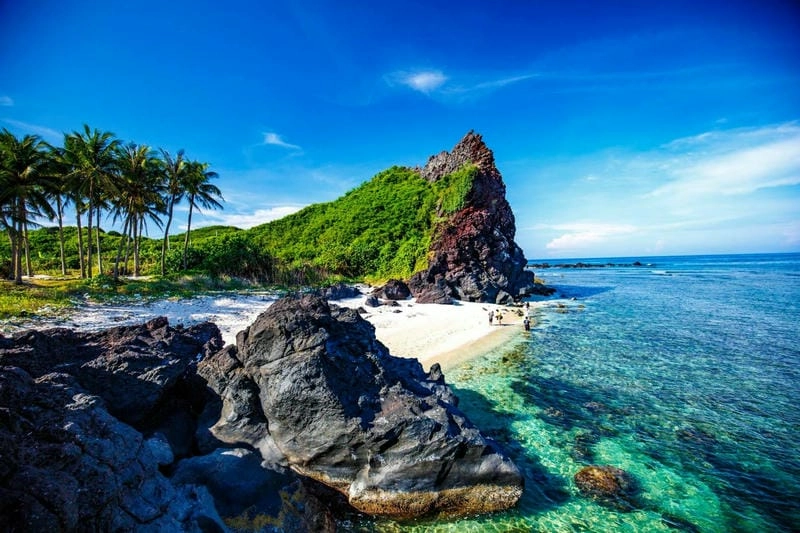 Độc đáo mê hoặc với bãi đá Lý Sơn