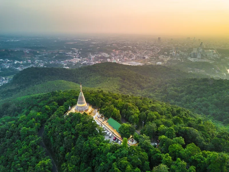 Du khách đắm mình trong nắng vàng Songkhla