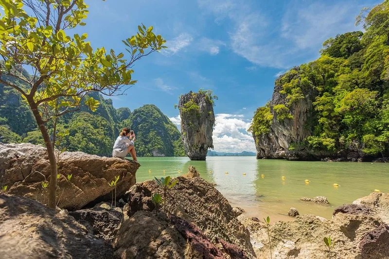 Du khách đổ về đảo James Bond ngắm cảnh thiên nhiên