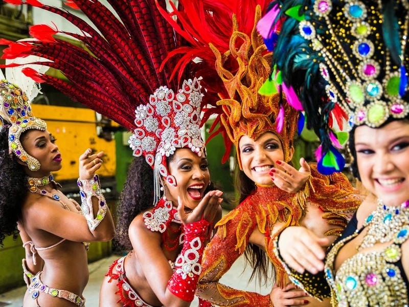 Đường phố Samba tại lễ hội Rio Carnival sôi động