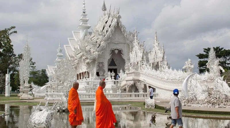 Ghé thăm Chùa Trắng để cảm nhận sự thanh tịnh