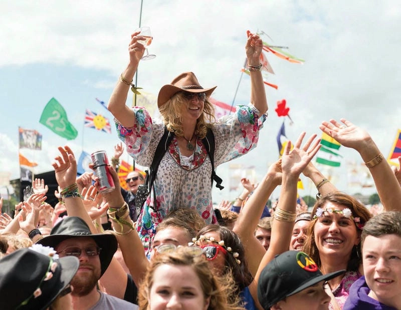 Glastonbury rực rỡ và tràn đầy niềm vui