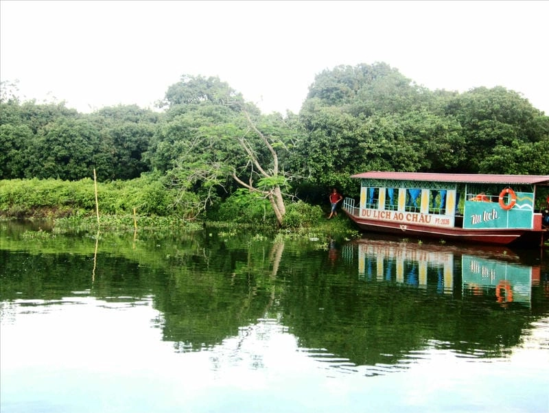 Hồ Ao Châu Phú Thọ lung linh dưới nắng vàng