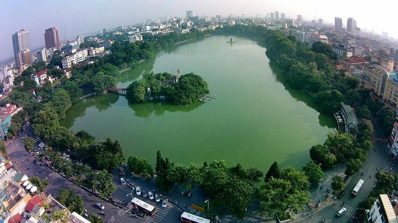 Hồ Hoàn Kiếm lung linh buổi sáng sớm ở Hà Nội